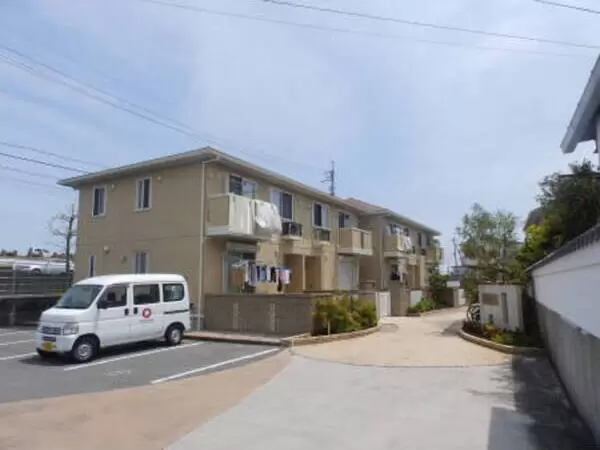 クウラージュ E棟の外観写真