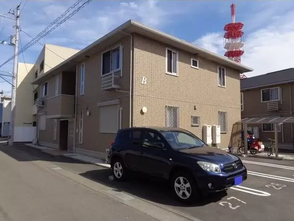 レーベン ヒルズ B棟の外観写真